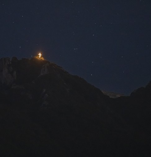 Flammende Berge - Sonnwendfeuer in Tirol