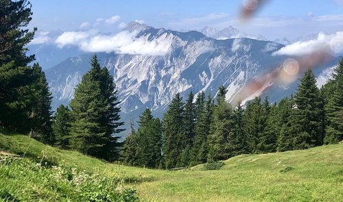 Atemberaubendes Bergpanorama auf einfachen Wanderwegen